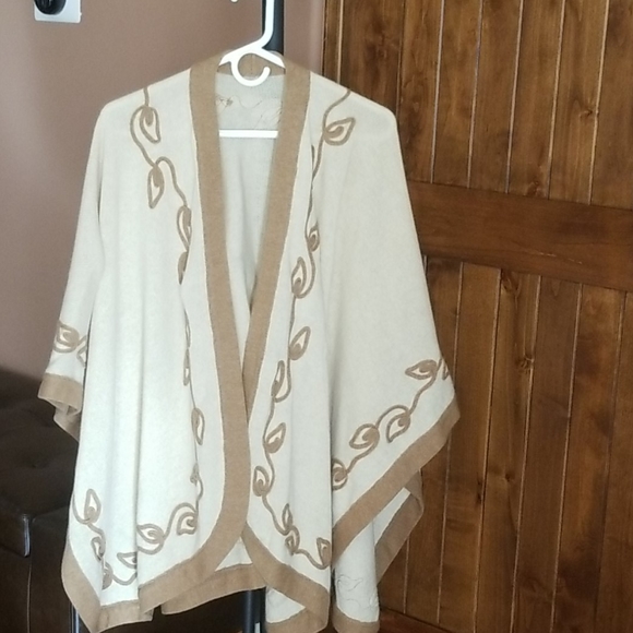 Gorgeous  Italian  Shawl wraps. - Picture 2 of 5